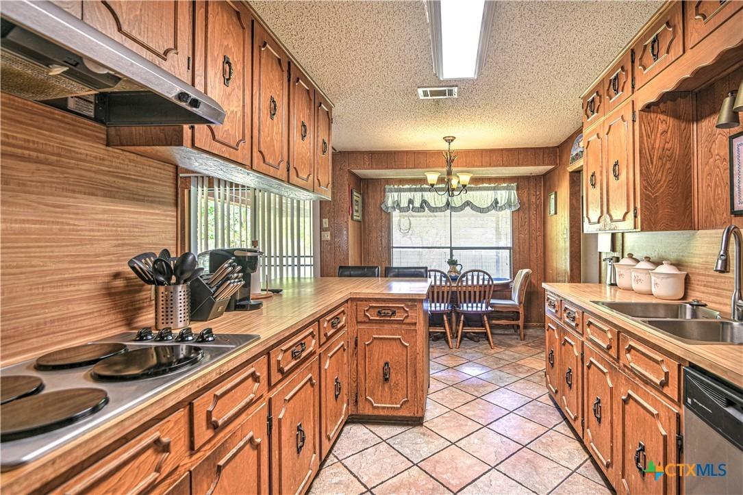 E Upshaw Ave, Temple, TX 76501