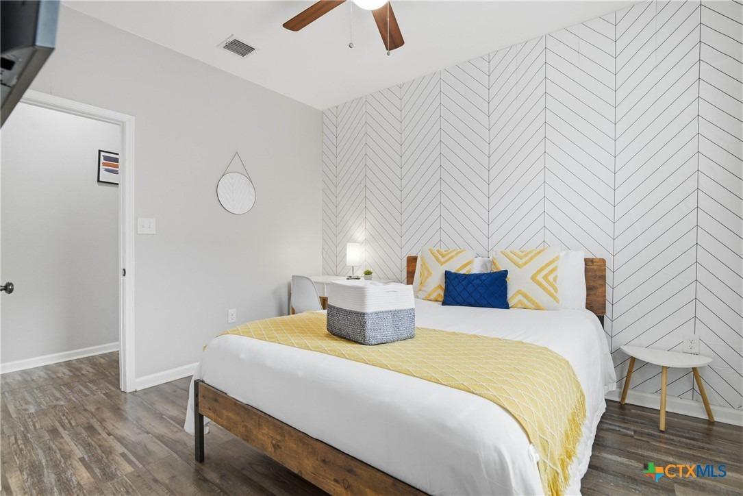 Thompson Pl, San Antonio, TX 78225