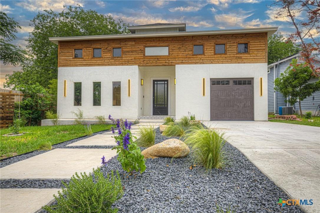 S Hackberry Ave, New Braunfels, TX 78130