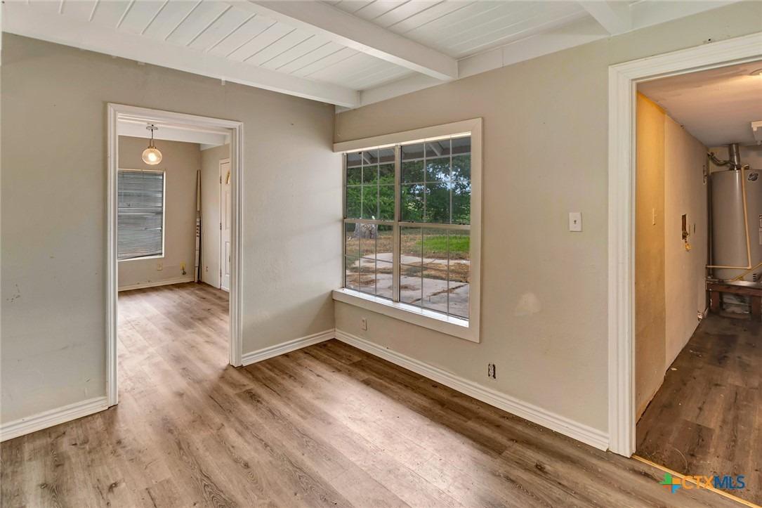 Sarah St, Edna, TX 77957