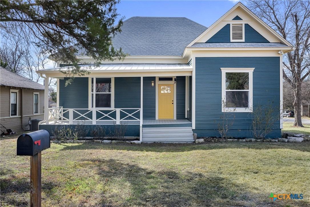 W 4th St, Taylor, TX 76574