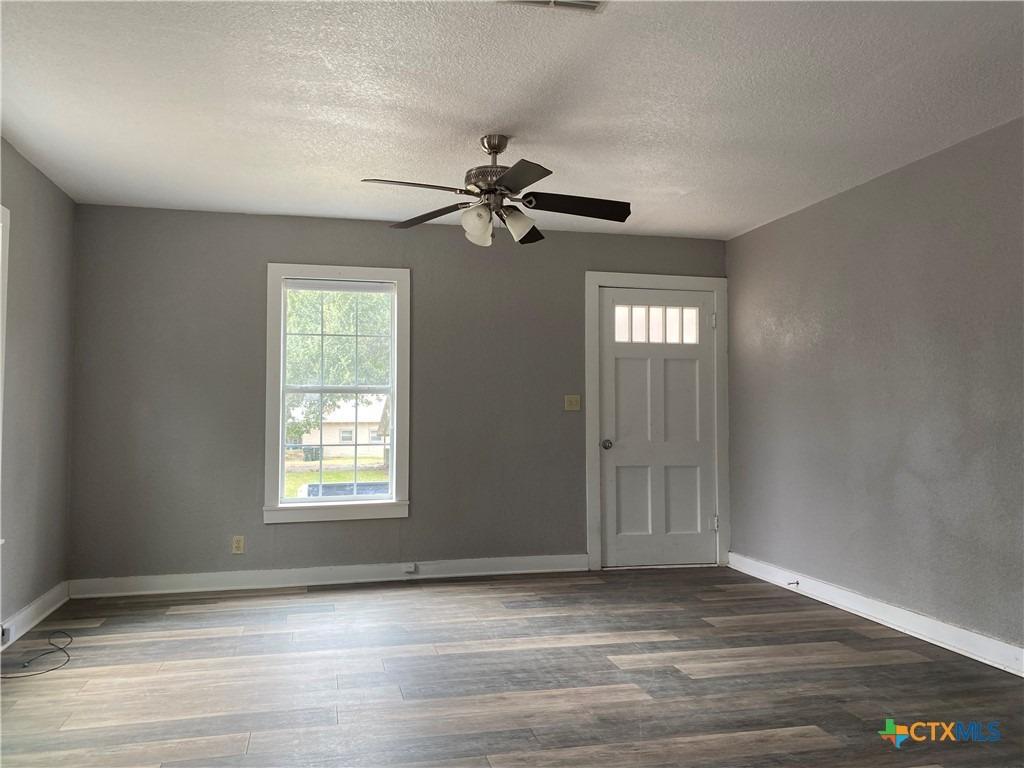 E 15th St, Shiner, TX 77984