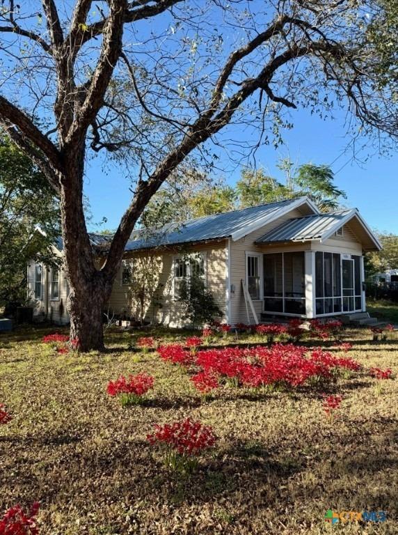 N Travis Ave, Cameron, TX 76520