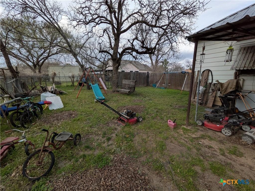 Andrews St, Gatesville, TX 76528