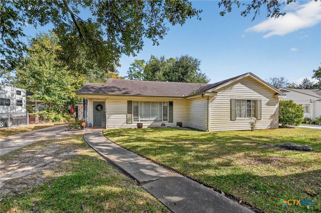 Lakeview Cir, Beaumont, TX 77703