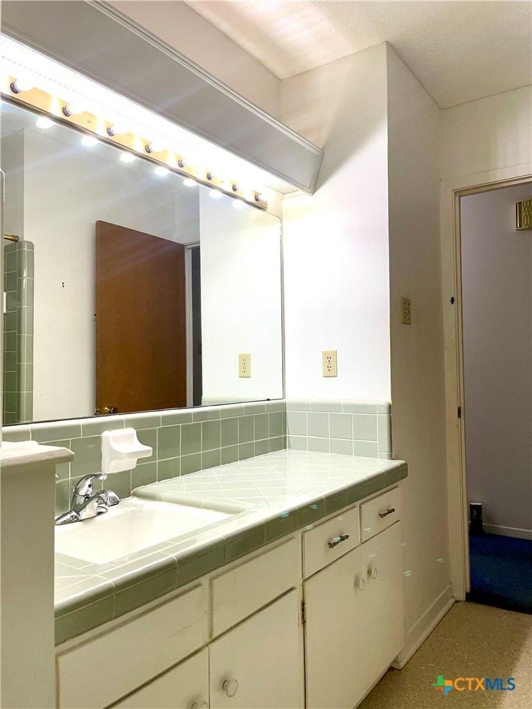 Westwood Dr, Port Lavaca, TX 77979