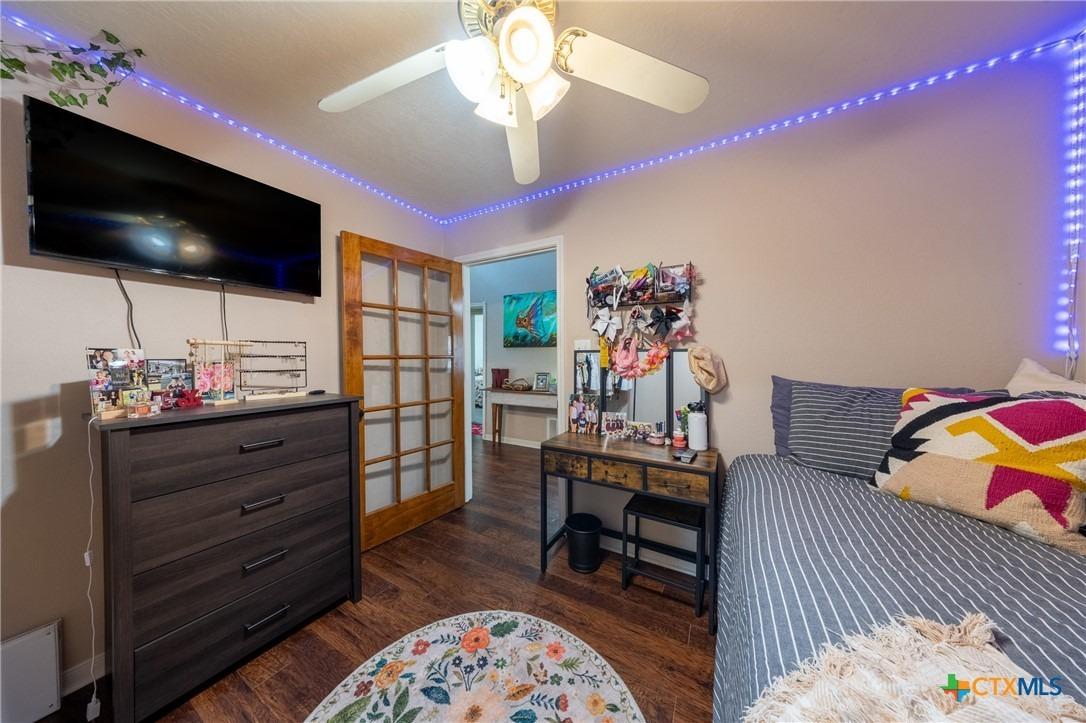 E 16th St, Cameron, TX 76520