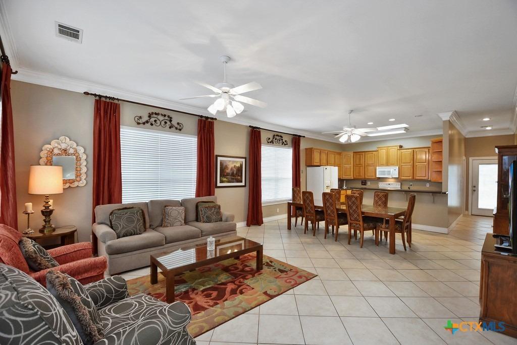 E 20th St, Cameron, TX 76520