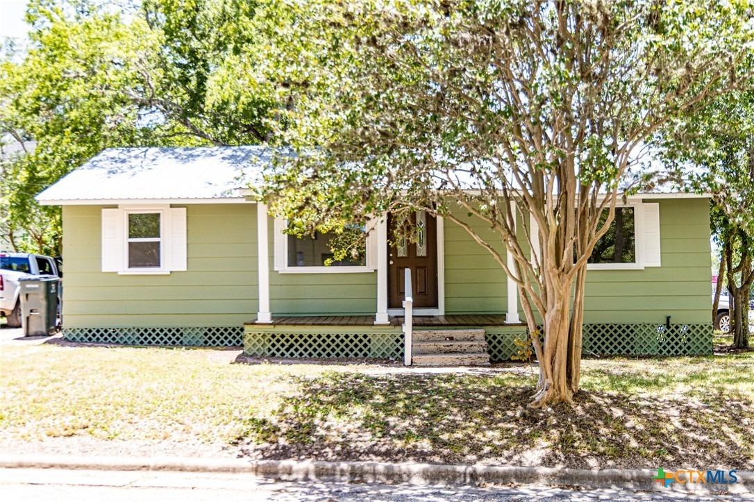 Bowie St, Hallettsville, TX 77964