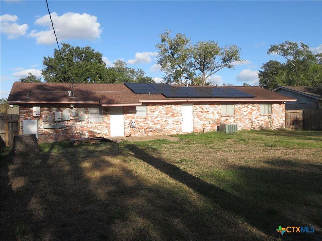 Wilson St, Edna, TX 77957