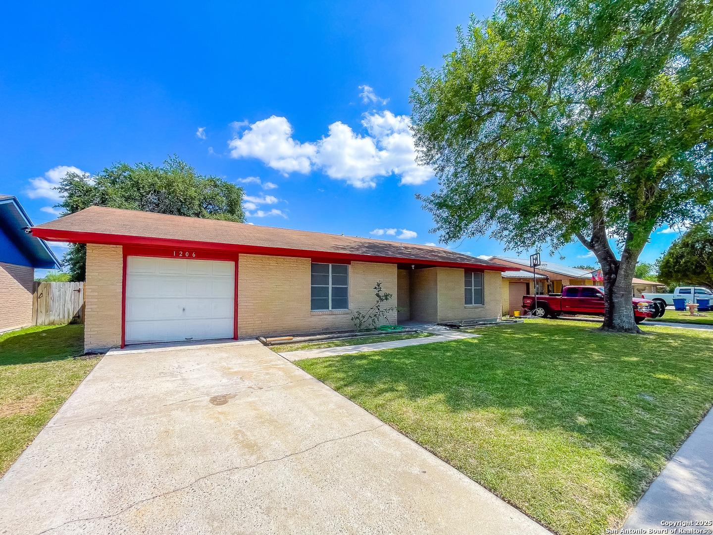 Fairview Dr, Beeville, TX 78102