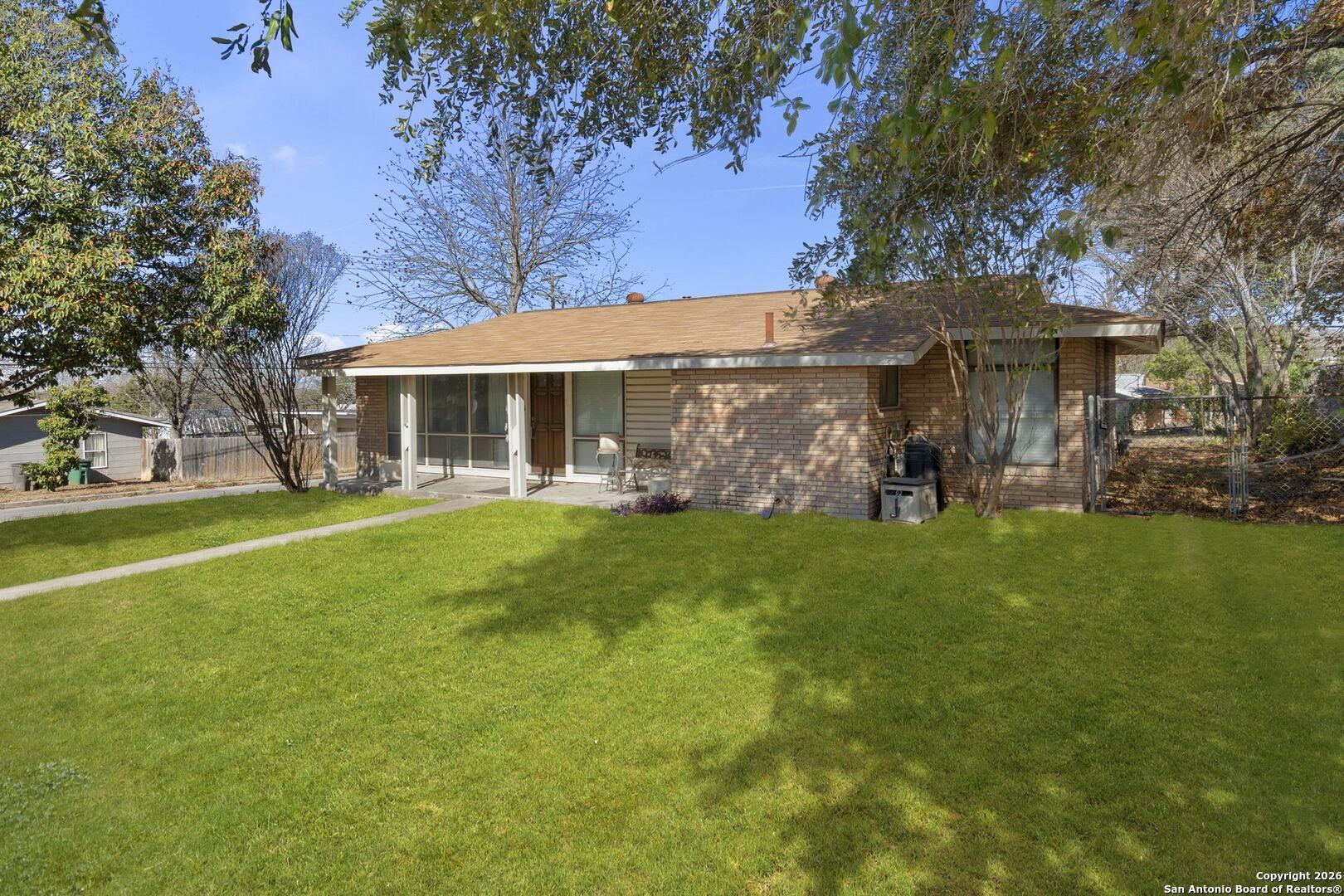 Diamondhead Dr, San Antonio, TX 78218