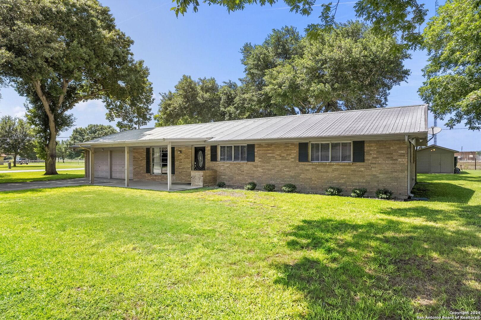 Westview, Seguin, TX 78155
