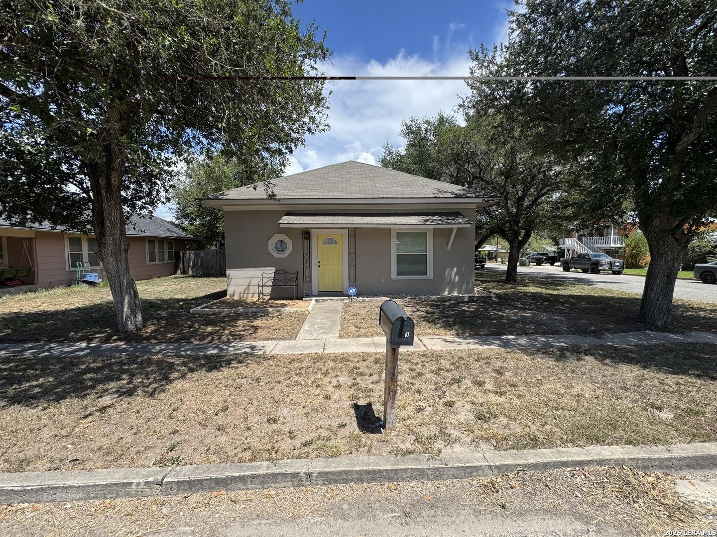 S 6th St, Kenedy, TX 78119