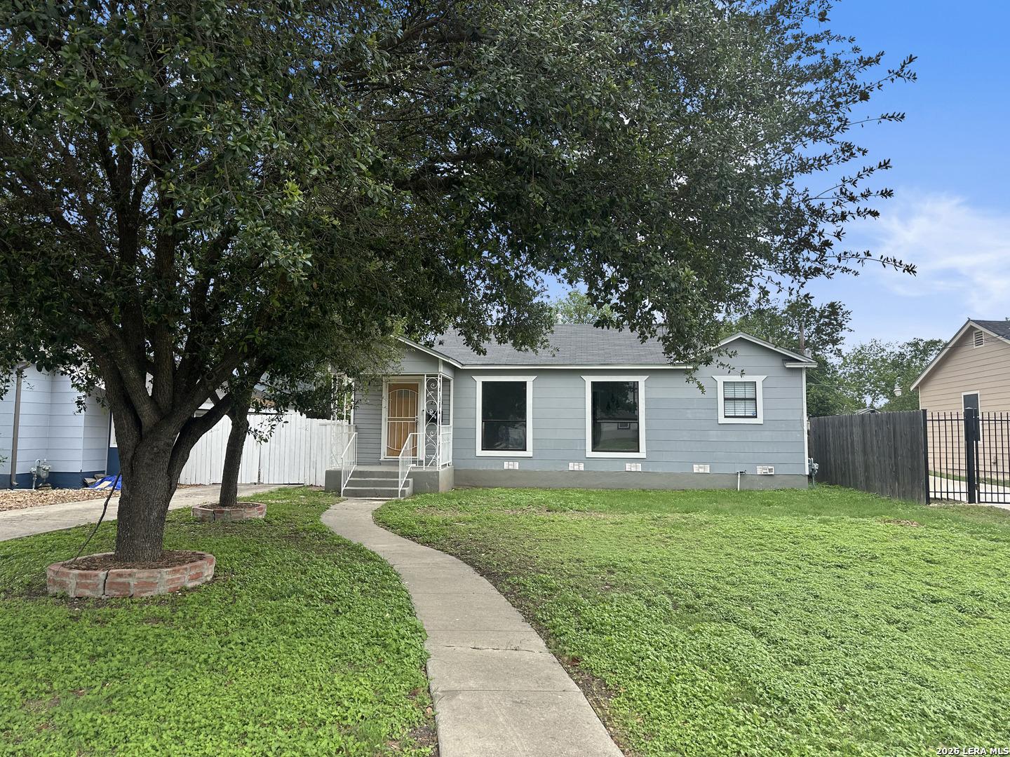 W Ashby Pl, San Antonio, TX 78228