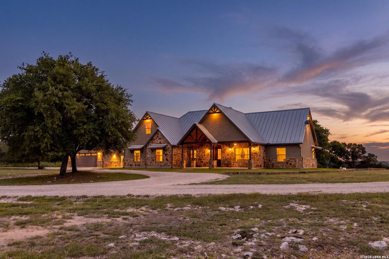 Kamira Dr N, Kerrville, TX 78028
