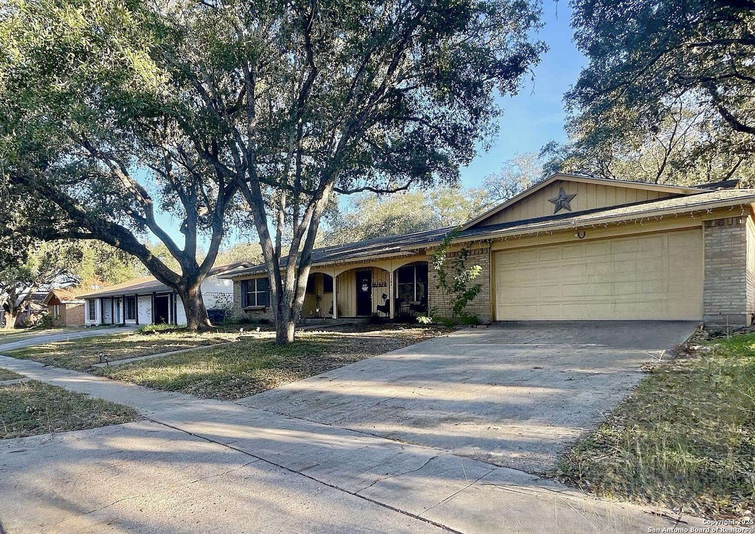 E Inez St, Beeville, TX 78102