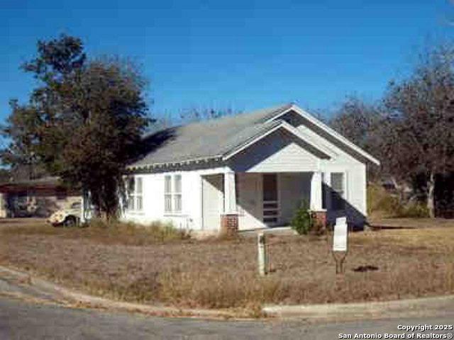 E Fannin St, Beeville, TX 78102