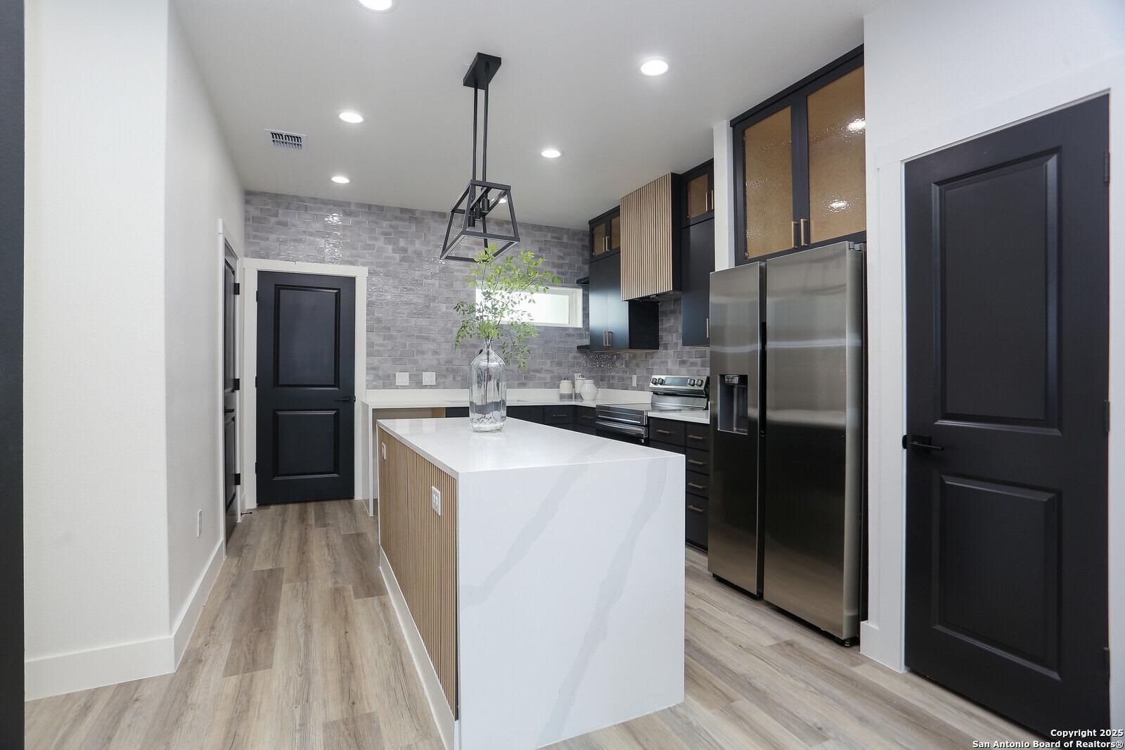 E Lachapelle, San Antonio, TX 78204