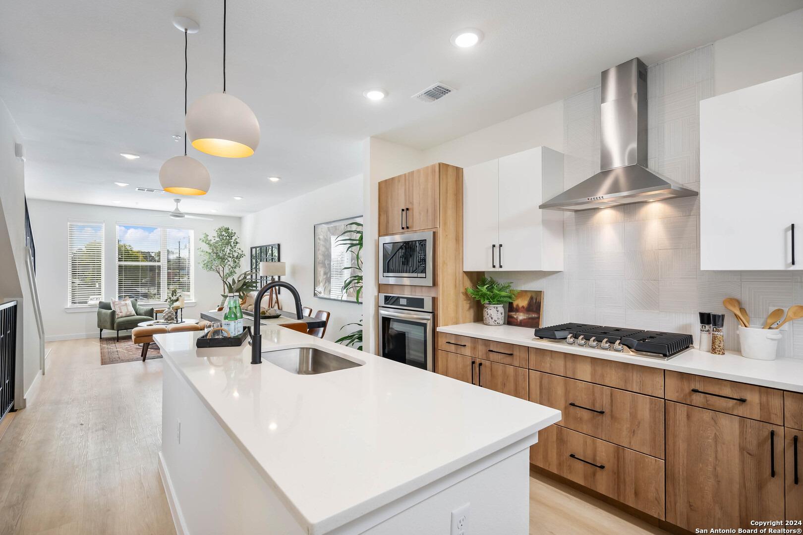 E Locust St, San Antonio, TX 78212