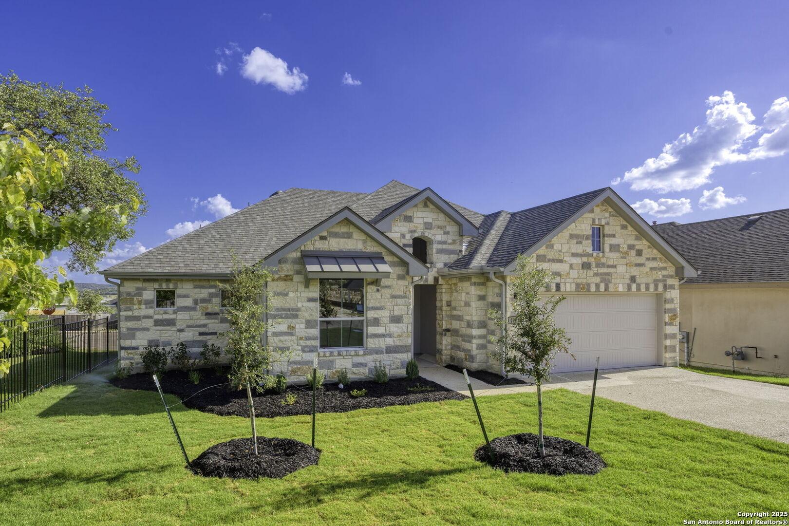 Chateau Ln N, Kerrville, TX 78028