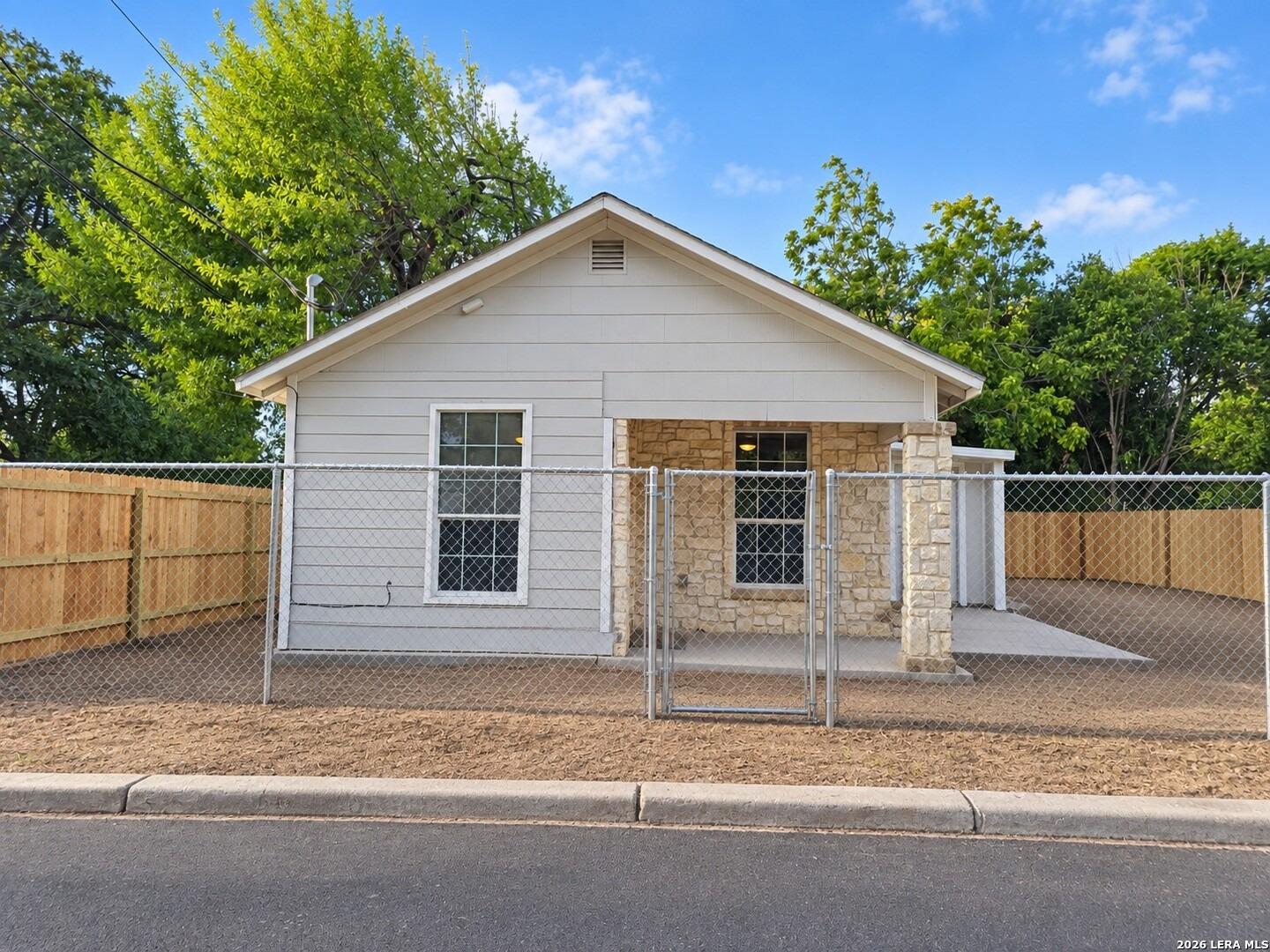 4th St, Seguin, TX 78155