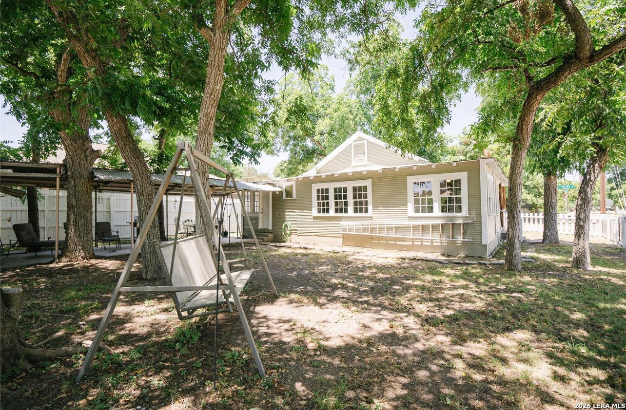 N Houston Ave, New Braunfels, TX 78130