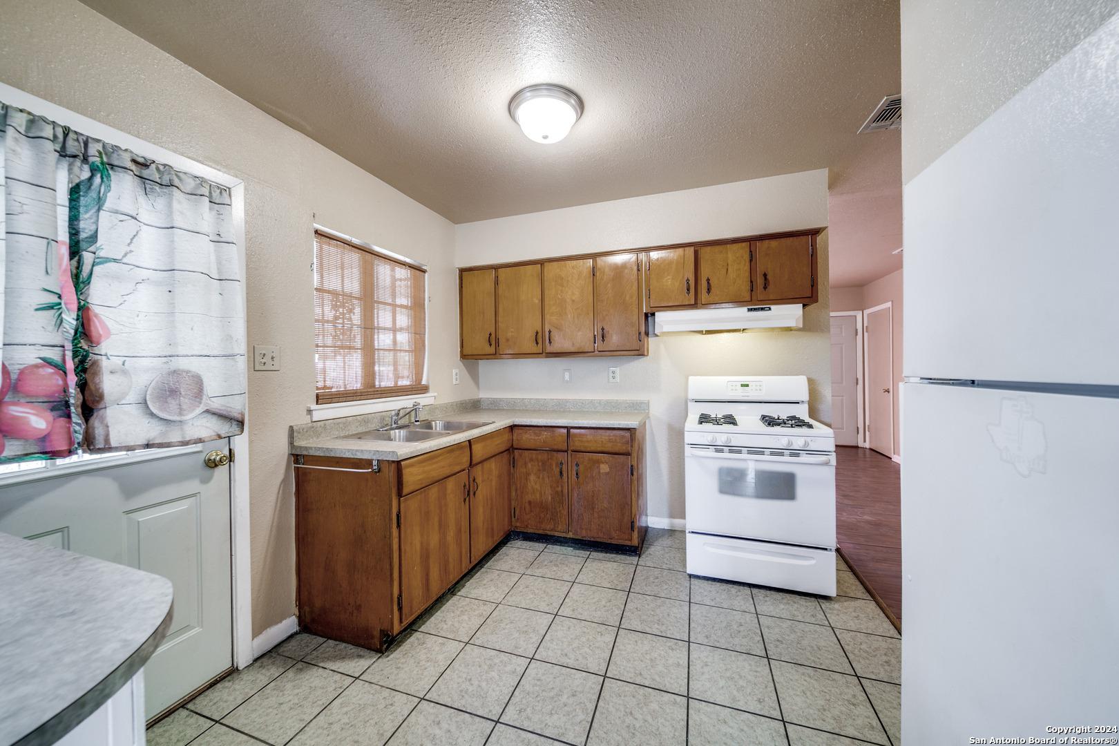 Zerrcliff Ln, San Antonio, TX 78220