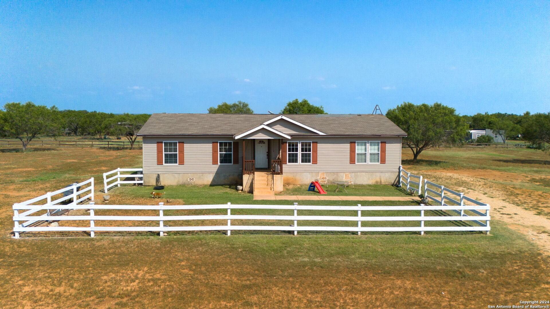 Fm 2146, Jourdanton, TX 78026