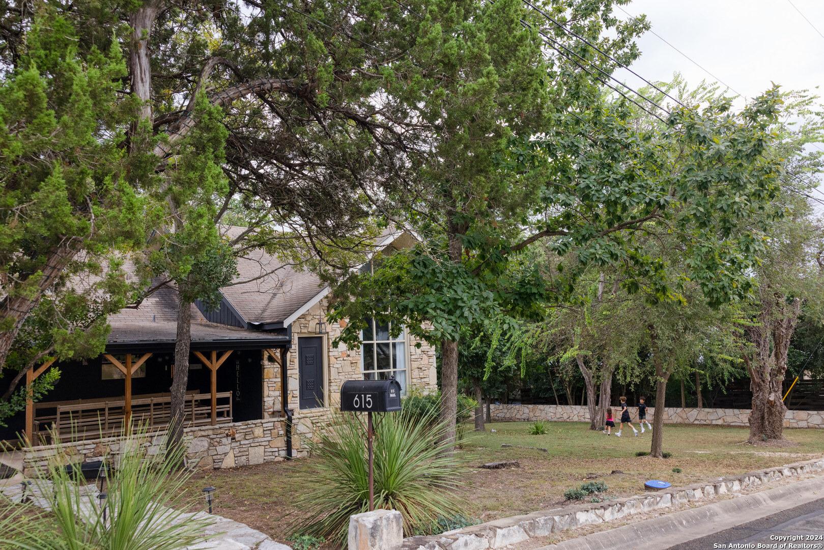 Tanglewood Ln, Kerrville, TX 78028
