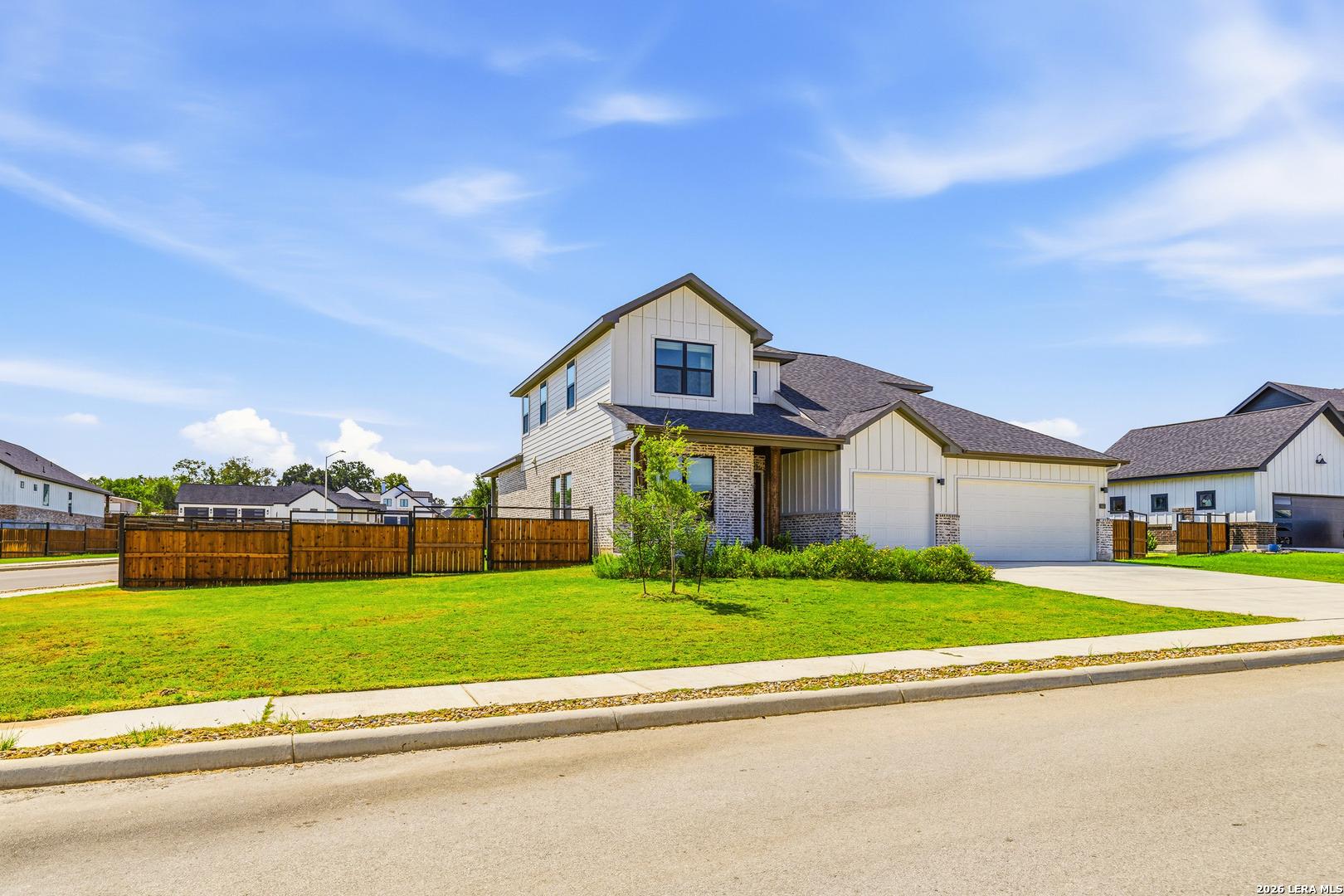 W Magnolia Cir, La Vernia, TX 78121