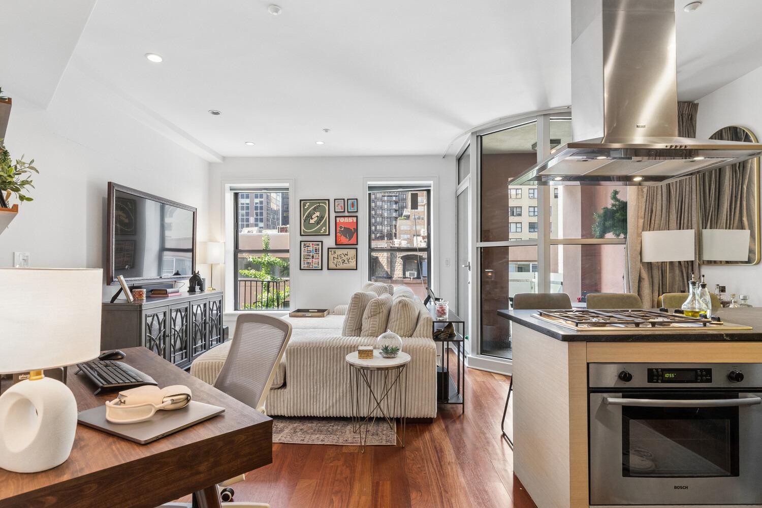 E 50th St, New York, NY 10022
