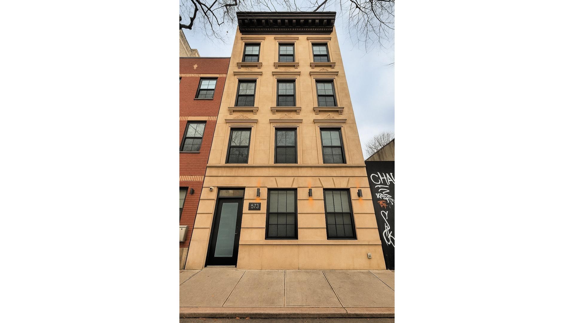 Gates Ave, Brooklyn, NY 11221