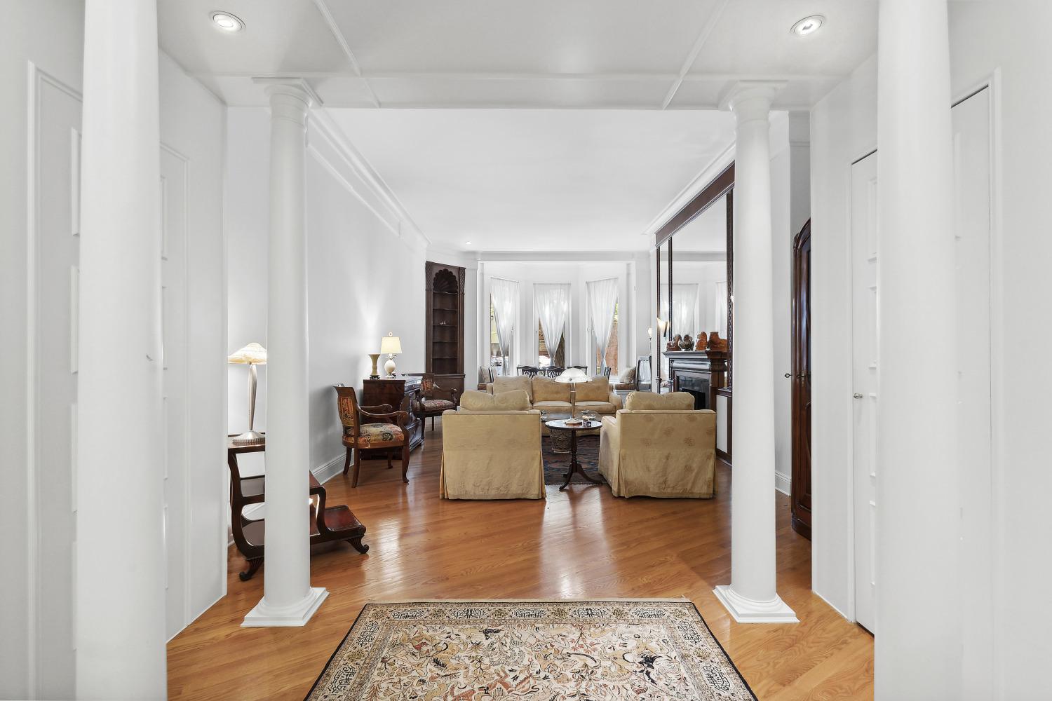 E 63rd St, New York, NY 10065