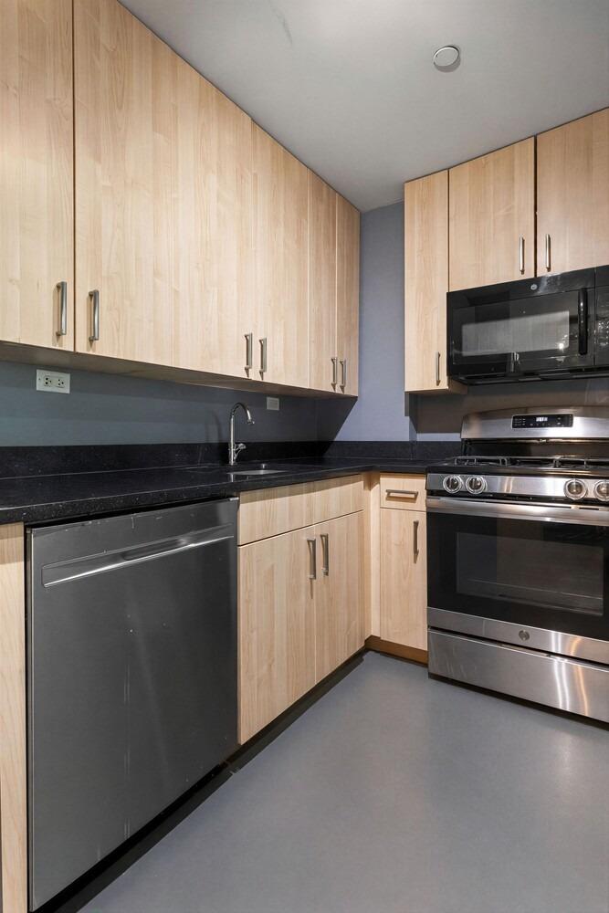 W 187th St, New York, NY 10033