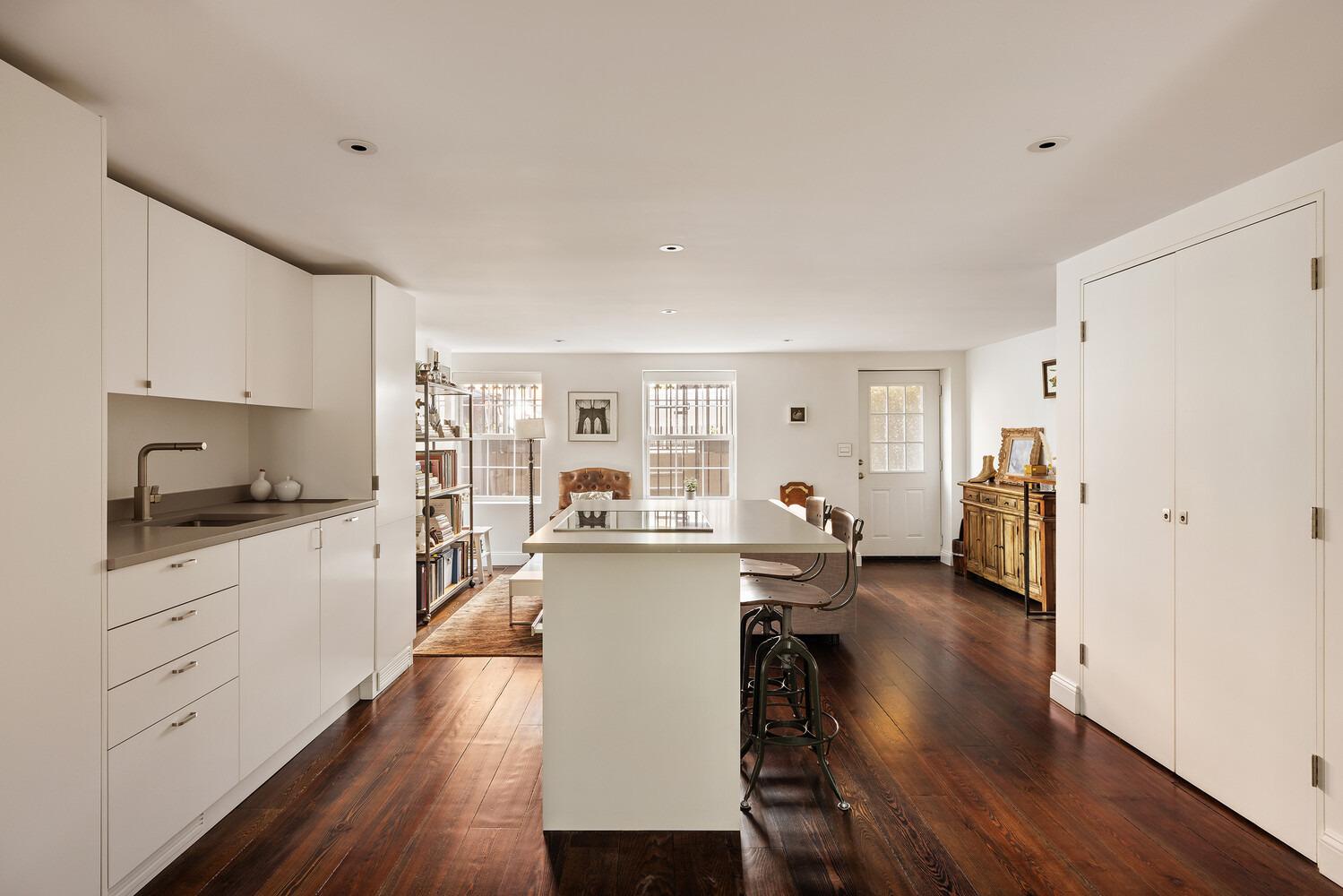 W 19th St, New York, NY 10011