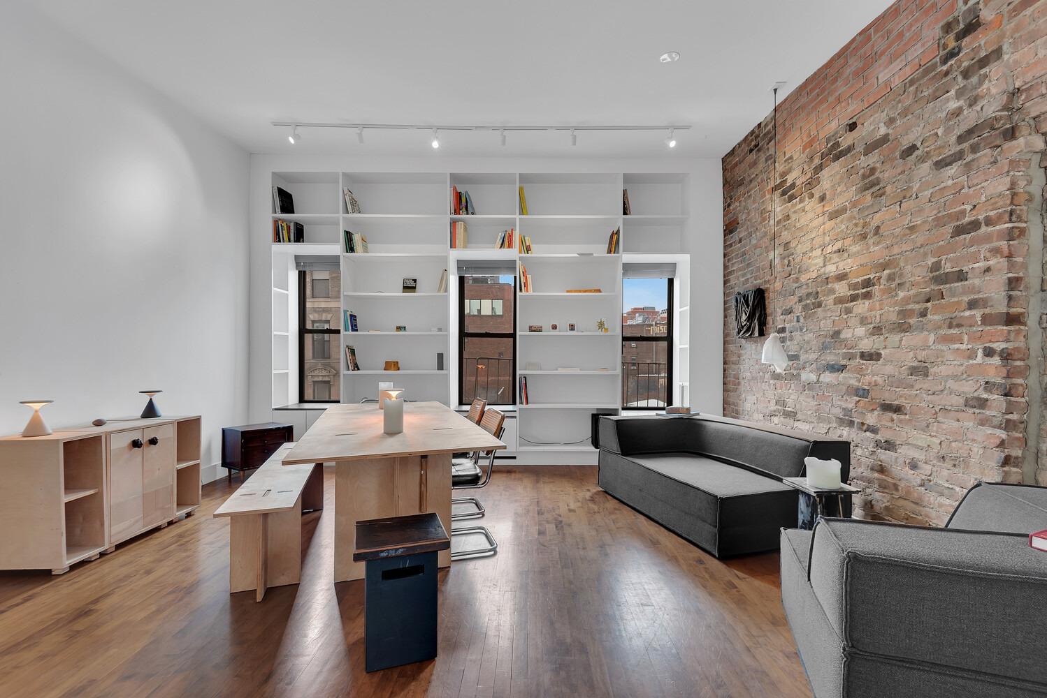 E 4th St, New York, NY 10009