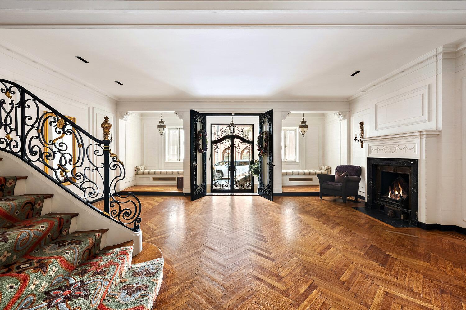 E 88th St, New York, NY 10128
