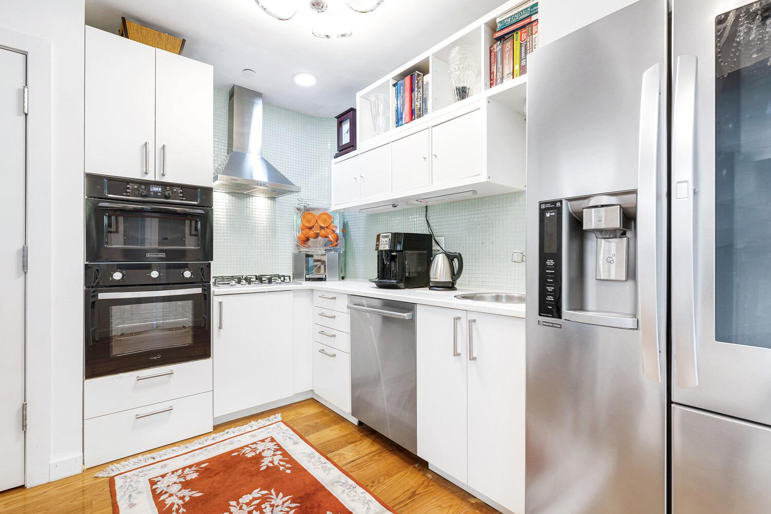 E 131st St, New York, NY 10037
