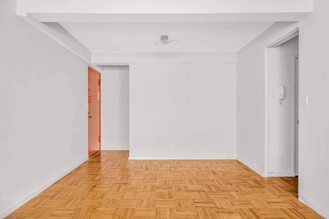 E 56th St, New York, NY 10022