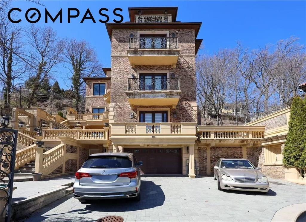 Lyman Pl, Staten Island, NY 10304