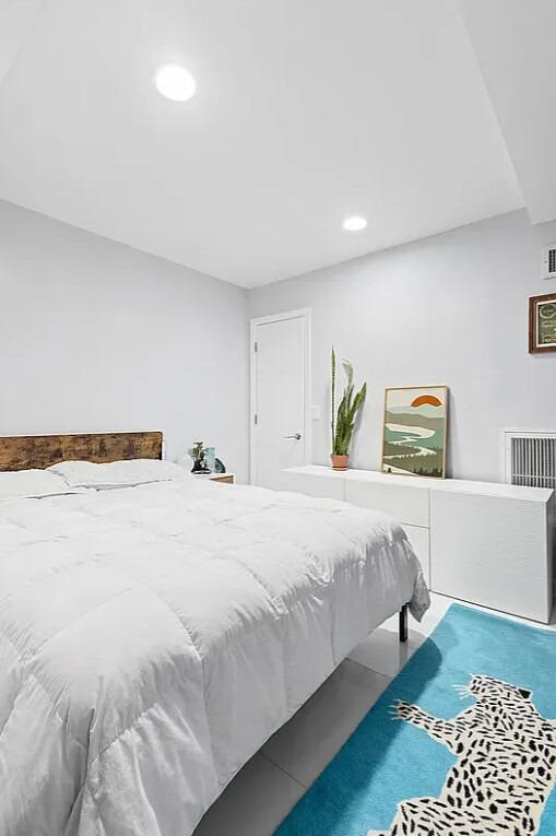 W 54th St, New York, NY 10019