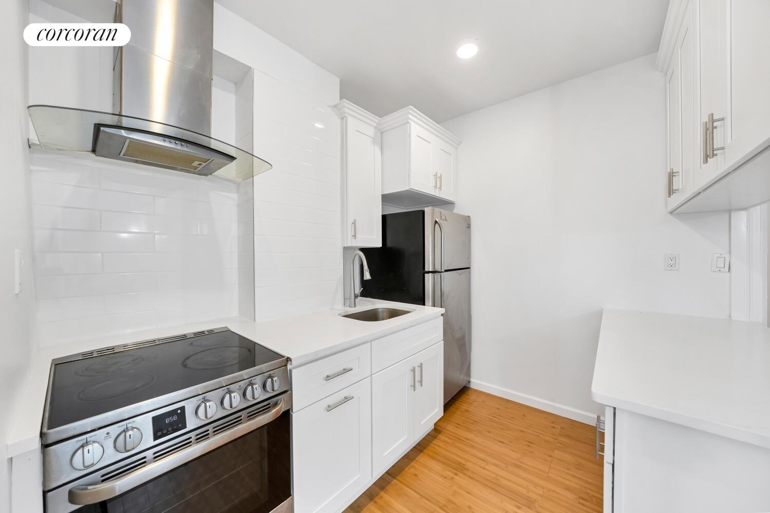 W 58th St, New York, NY 10019