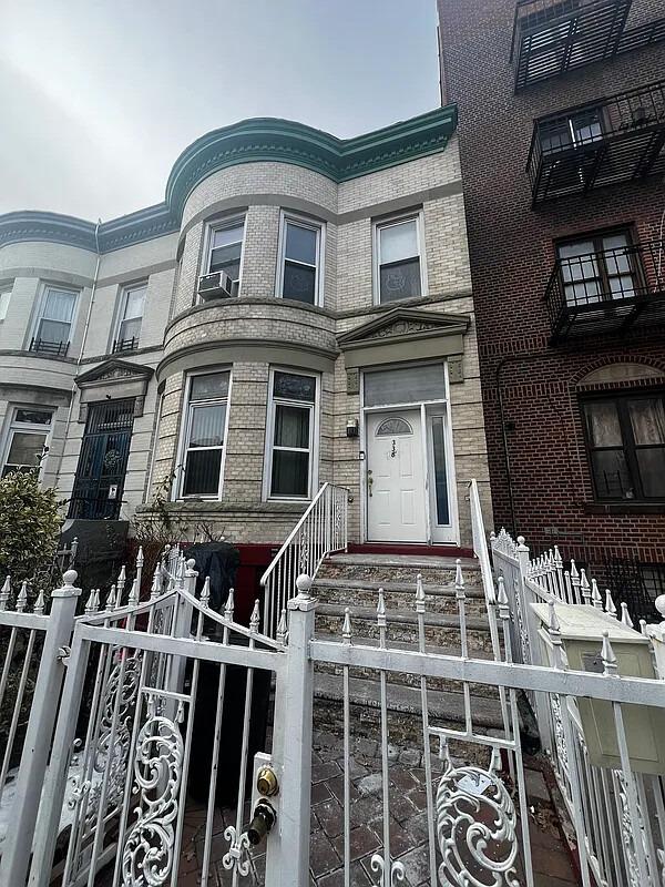 E 22nd St, Brooklyn, NY 11226