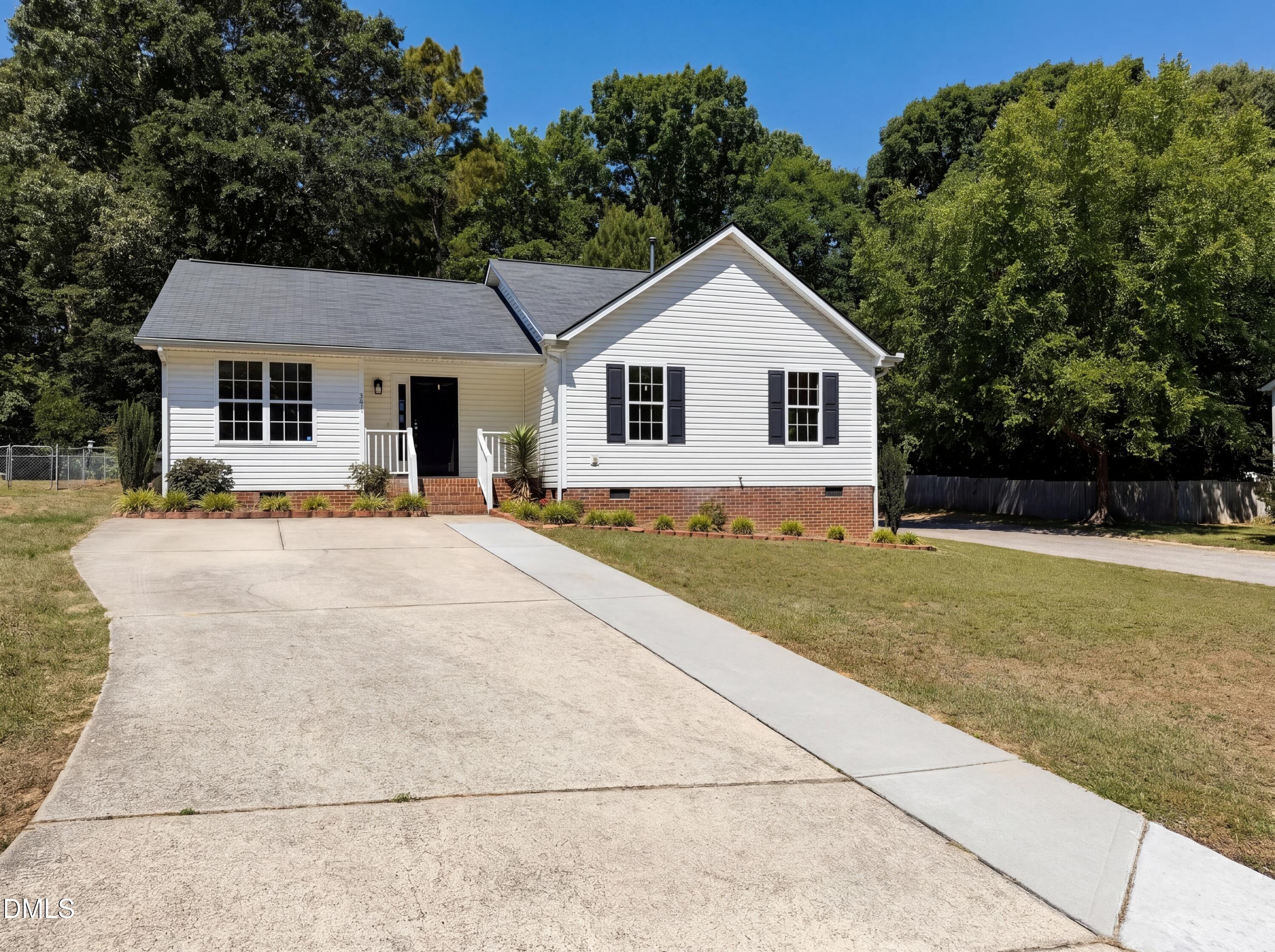 Hocutt Dr, Clayton, NC 27520