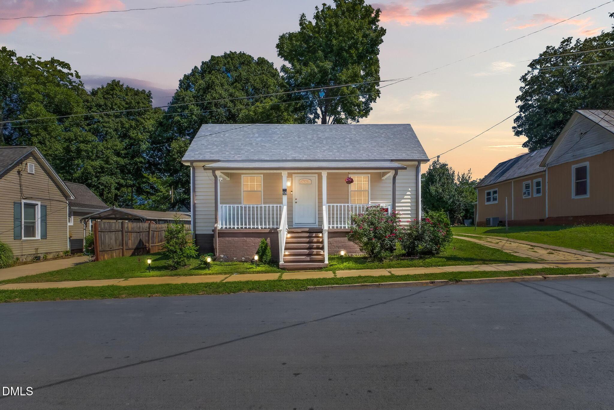 E Davis St, Burlington, NC 27215