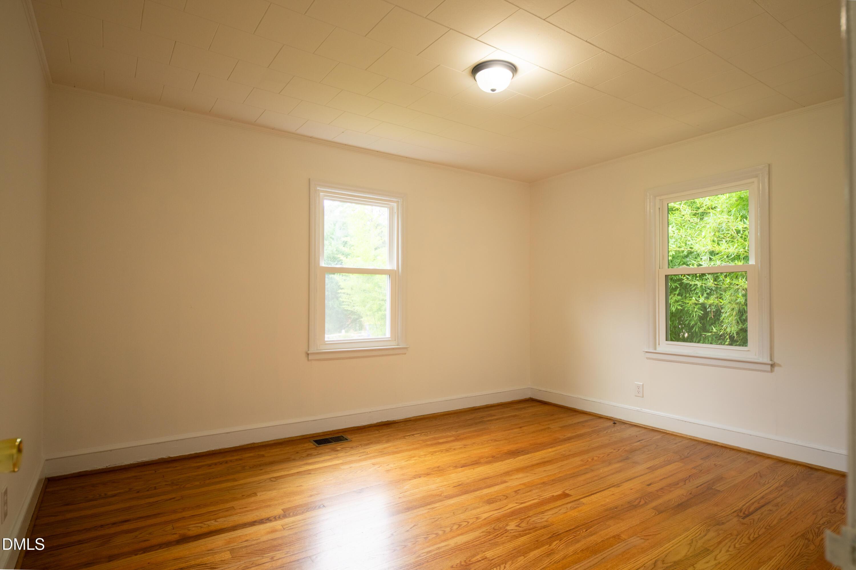 E Finch St, Siler City, NC 27344