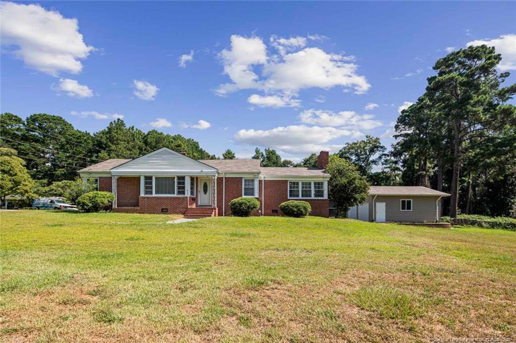 E 3rd Ave, Red Springs, NC 28377