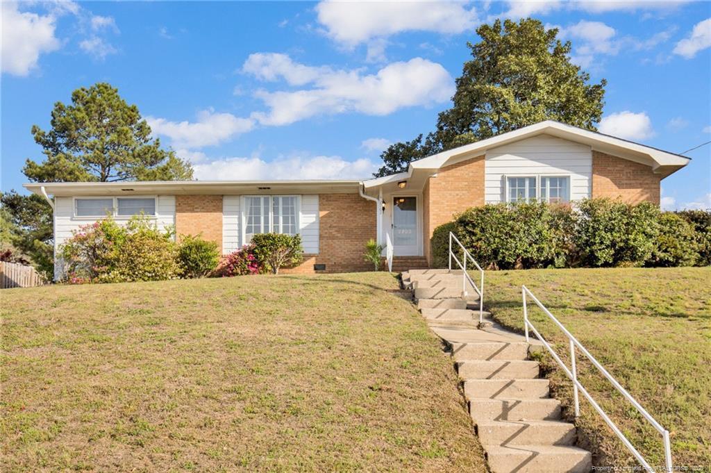 Dartmouth Dr, Fayetteville, NC 28304