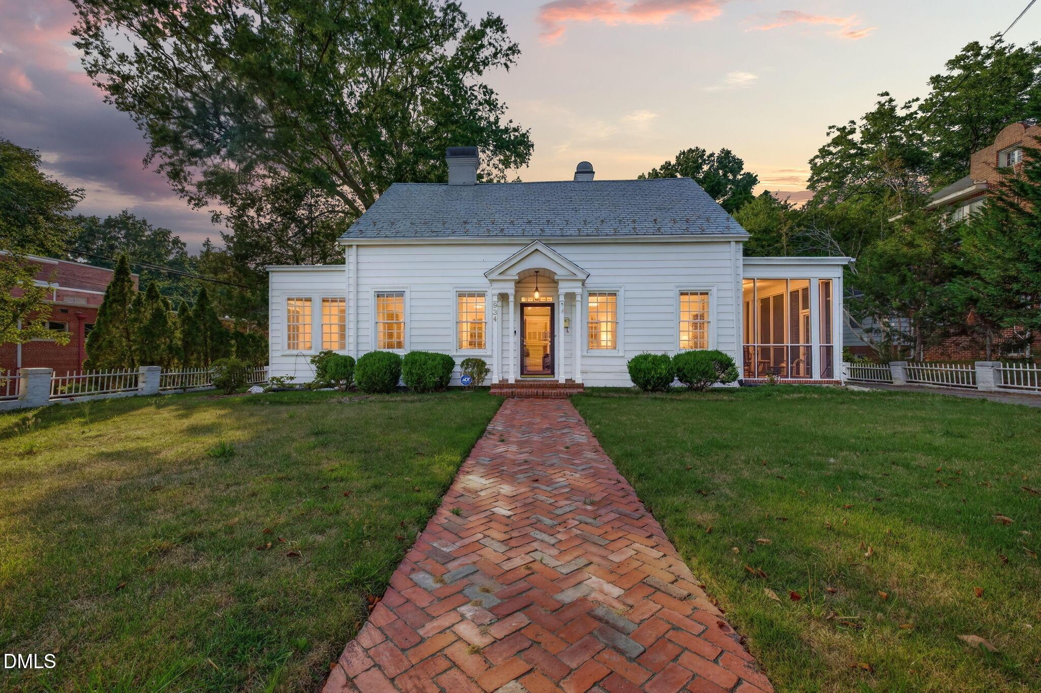 S Chestnut St, Henderson, NC 27536